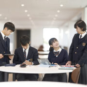 2021年リニューアルしたコーディネートが自由自在の新制服